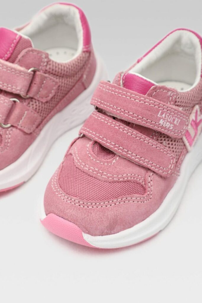 różowe buty dziecięce do nauki chodzenia