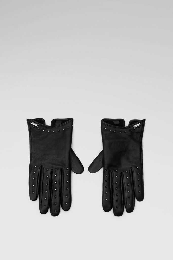 czarne skórzane rękawiczki z ćwiekami