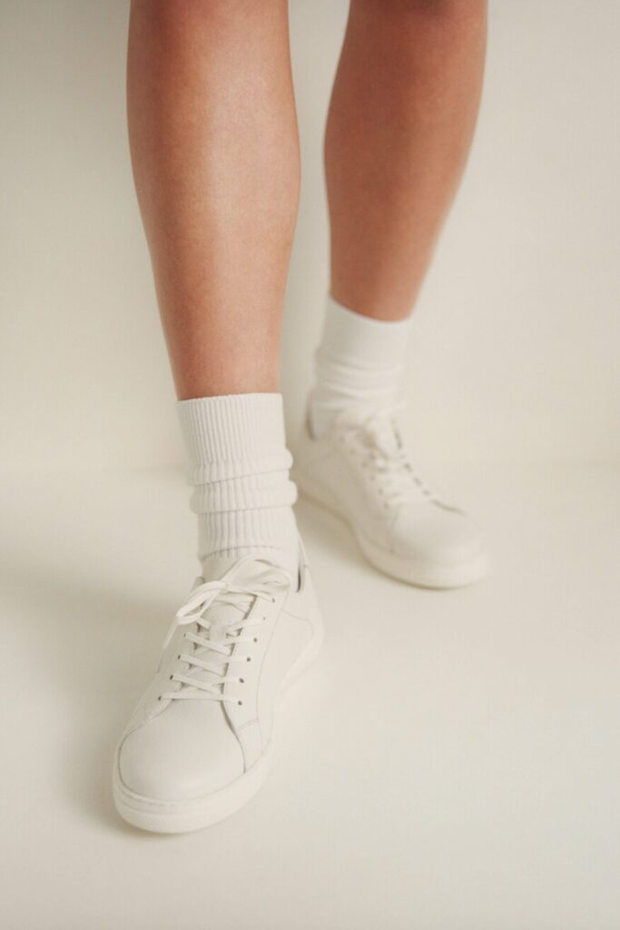 damskie białe skórzane sneakersy lasocki