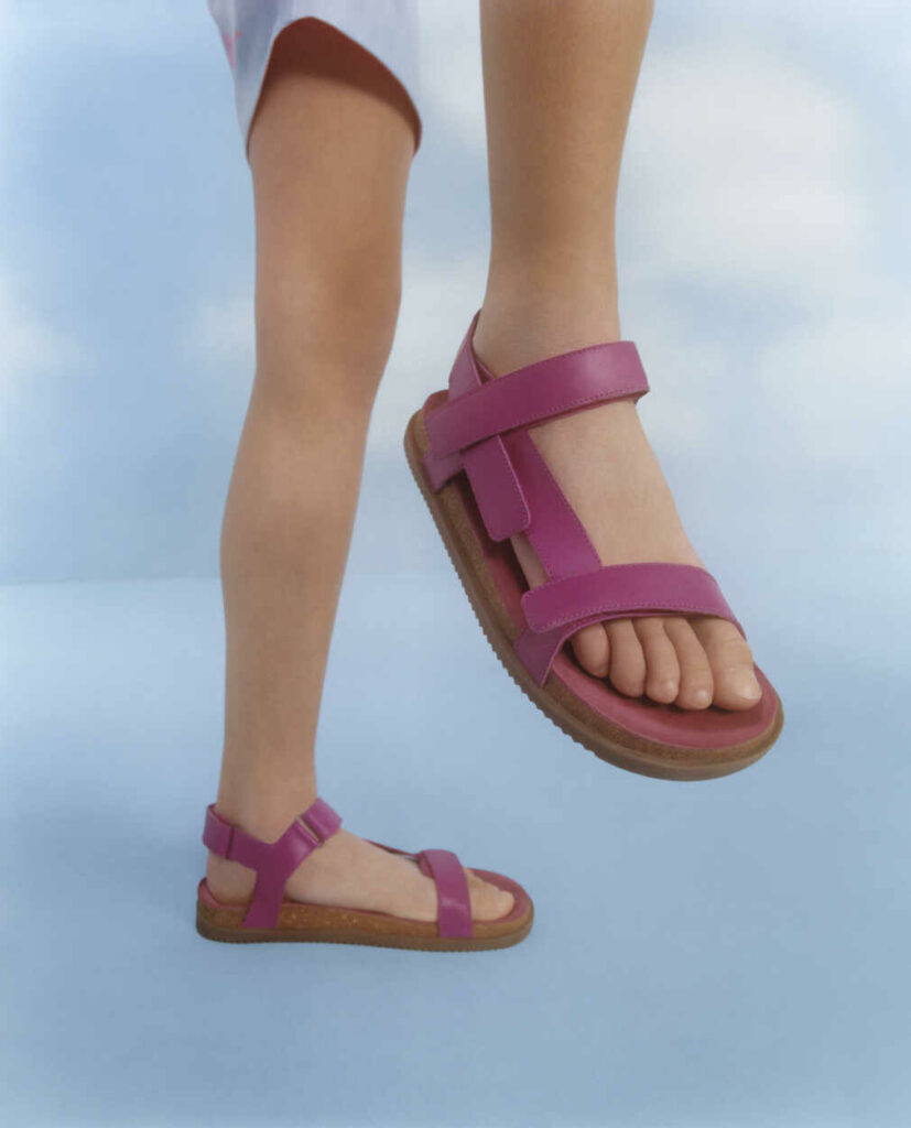 różowe sandały dla dziecka marki lasocki