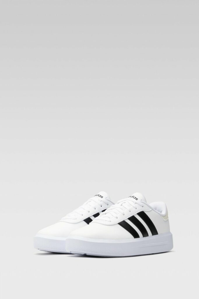 białe sneakersy adidas
