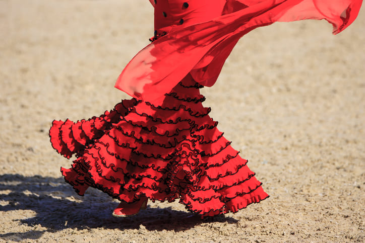 sukienka flamenco w stylu hiszpańskim