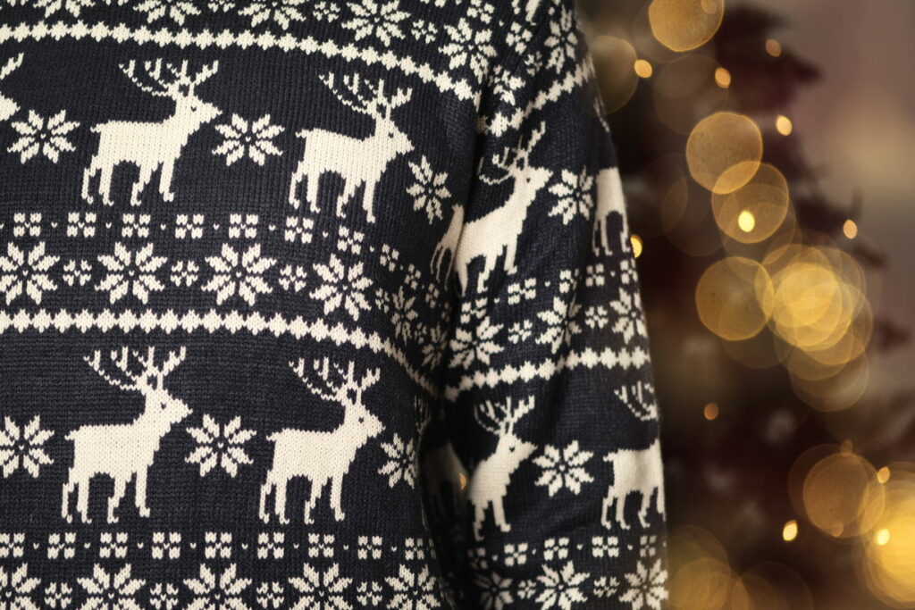 sweter świąteczny jak go nosić