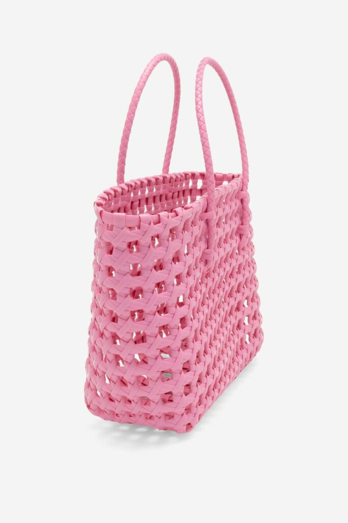 różowa torebka koszyk plastikowy