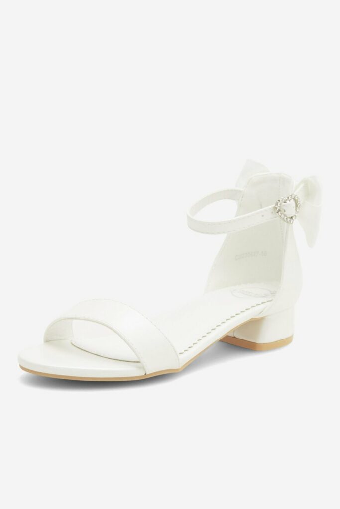 eleganckie białe sandałki dla dziewczynki