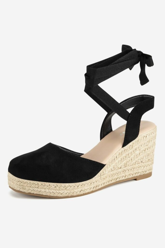 espadryle wiązane na koturnie
