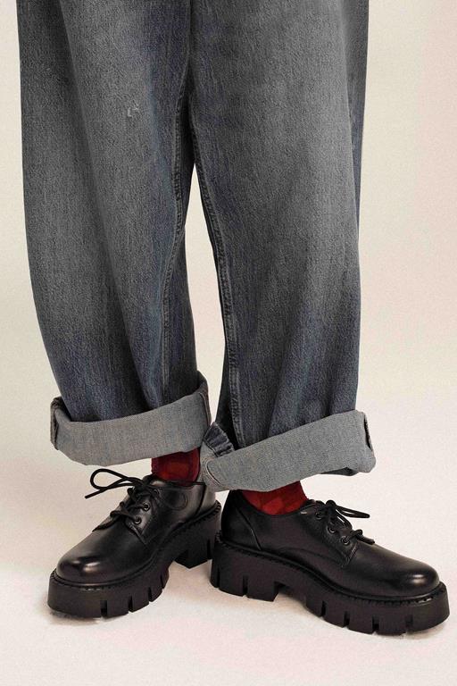 modne buty na jesień 2025 oxfordy na grubej podeszwie