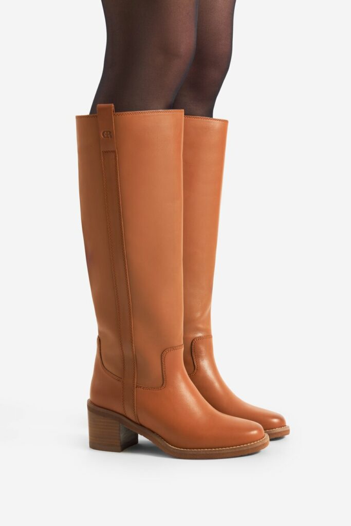 brązowe kozaki na niskim obcasie skórzane