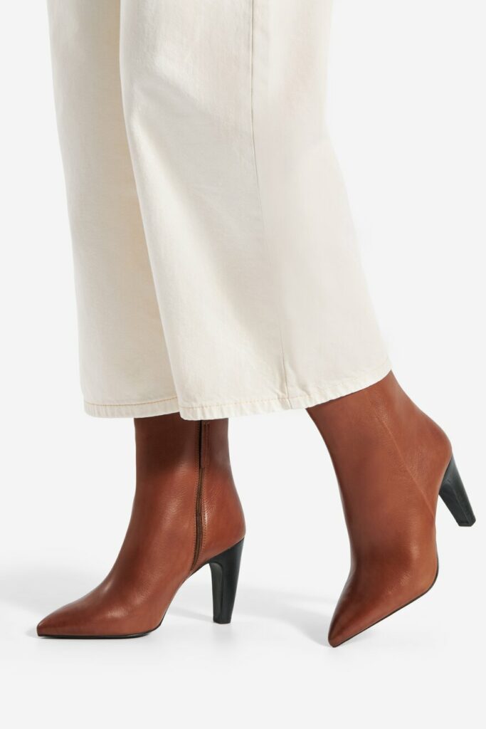 botki na obcasie, modne botki na wiosnę 2026