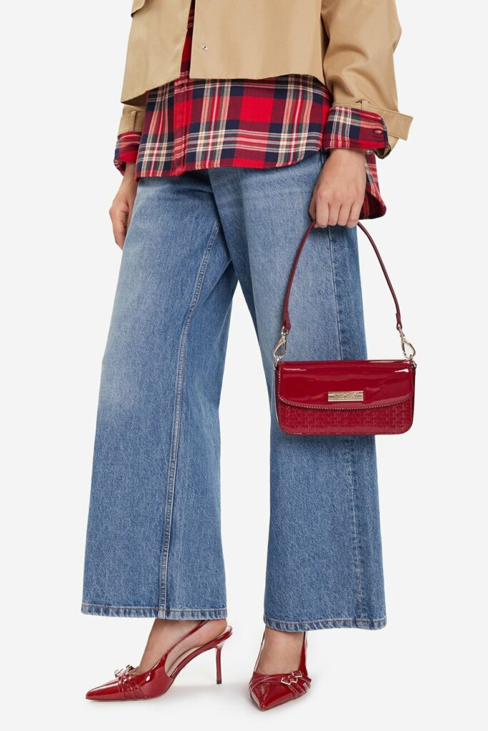 nine west, czerwona modna torebka 2026