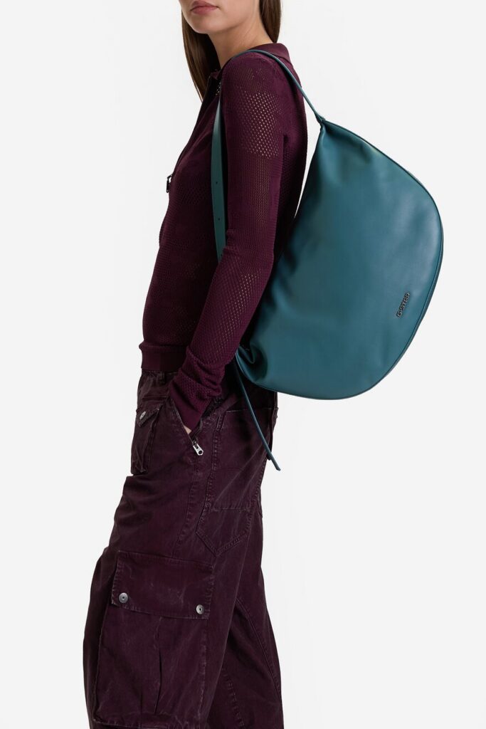 Transformative Teal – modna torebka na nowy sezon 