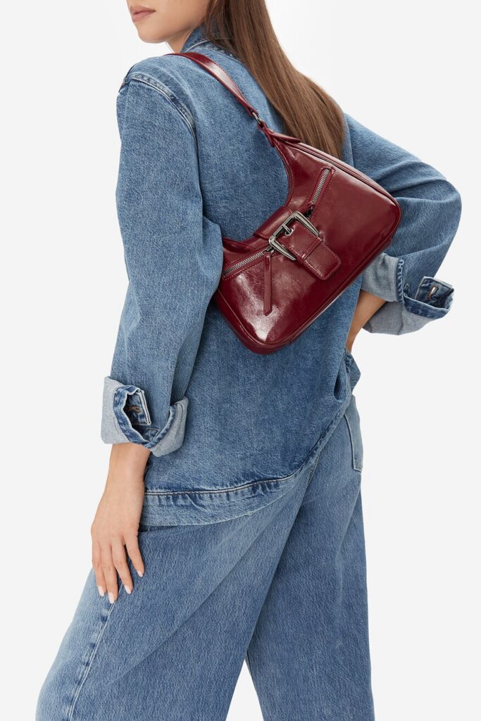 Modne kolory torebek na wiosnę-lato 2026: cherry red jako nowa neutralna klasyka