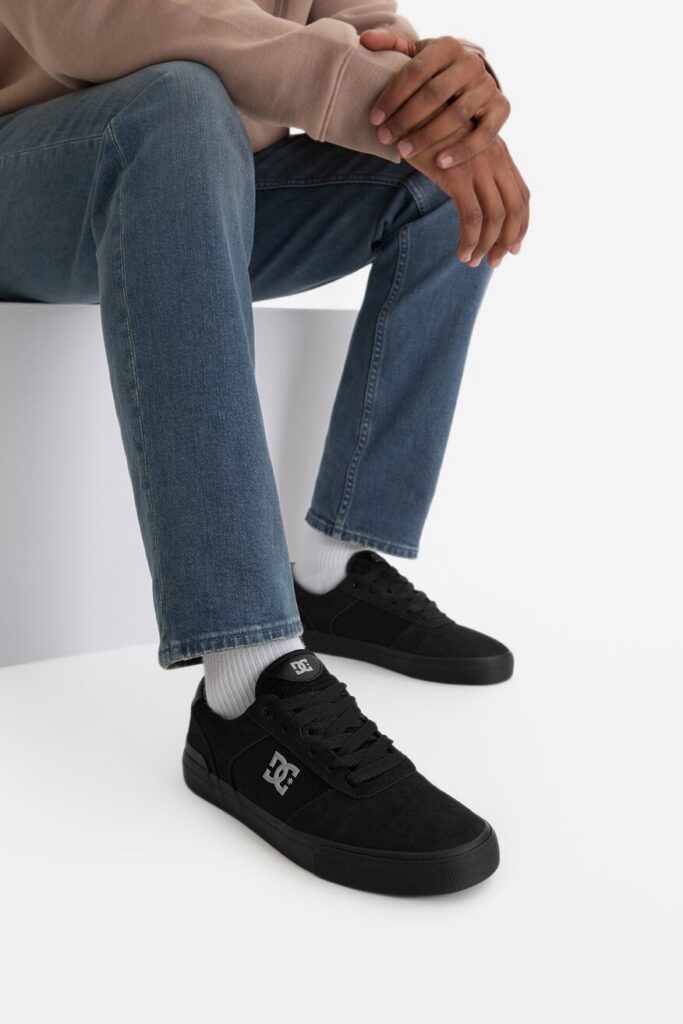 Modne buty męskie wiosna–lato 2026: płócienne tenisówki
