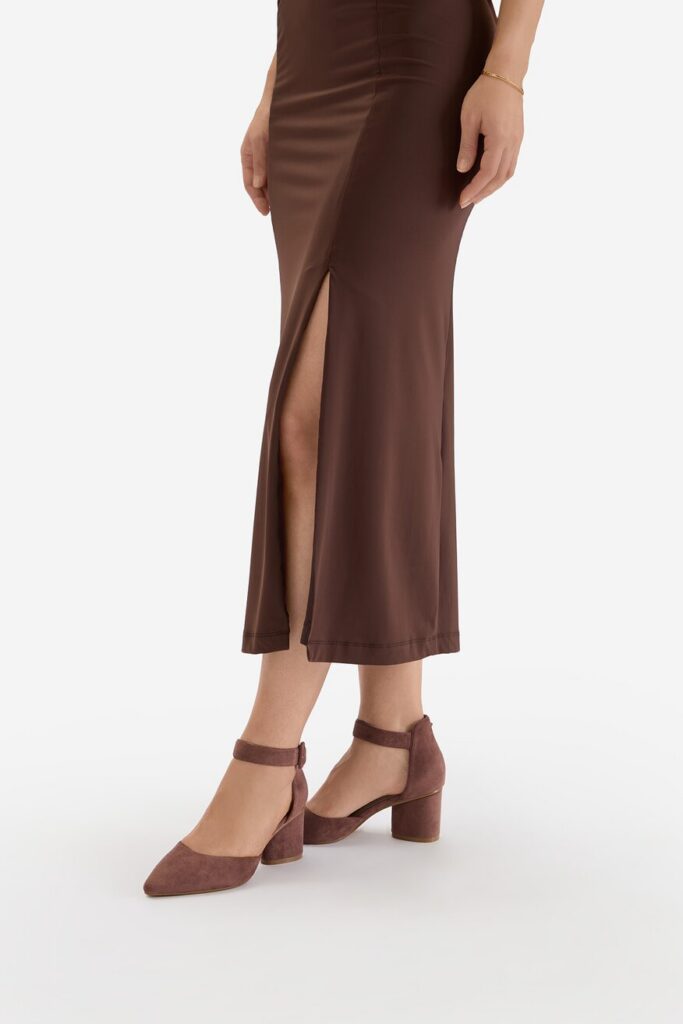 Buty wiosenne na słupku