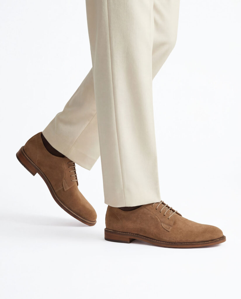 Modne buty męskie wiosna–lato 2026: zamszowe 