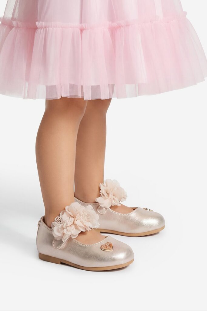 marki butów dziecięcych w CCC: guess