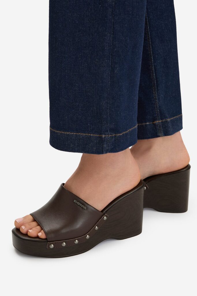 Modne klapki na lato 2026